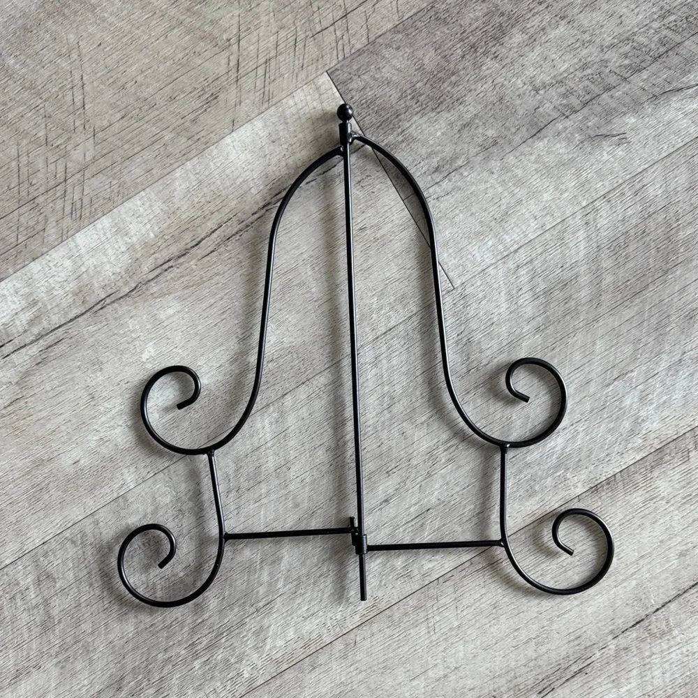 Elegant Black Metal Wall Decor Stand